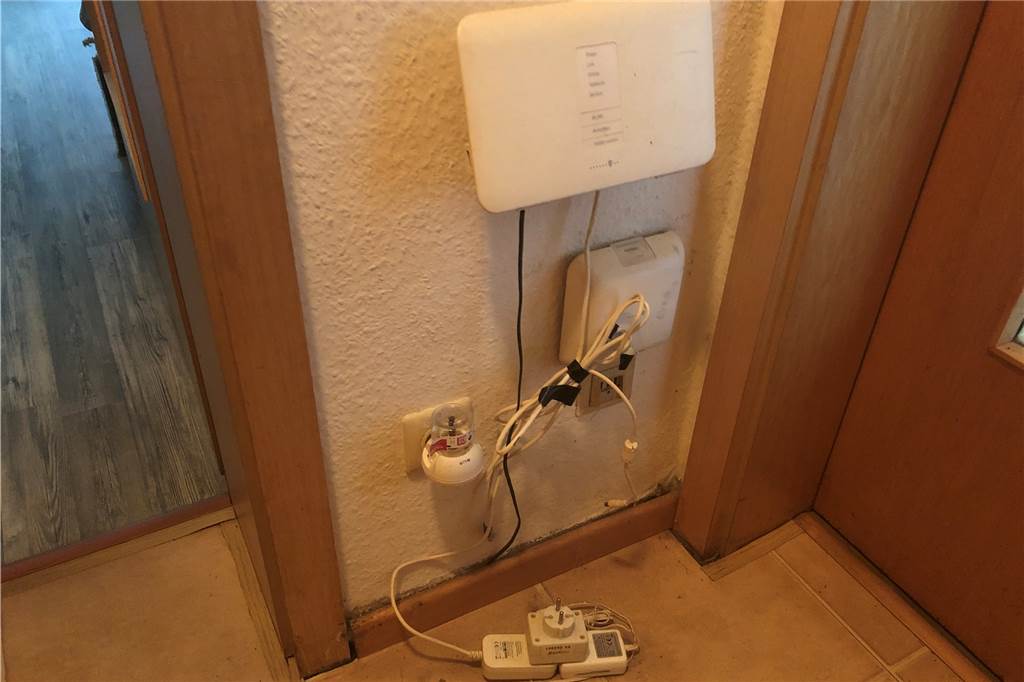 Ärger nach Kellerbrand: Telekom-Kunden sind seit Wochen ohne Internet und Telefon Das ist der normale Anschluss der Familie Alex. Seit gut acht Wochen funktioniert er nicht.