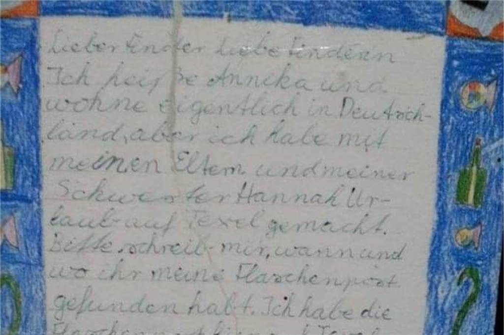 Rätsel um die Lüner Flaschenpost auf Texel ist gelöst: Familie liebt die Insel Das ist die Flaschenpost, die Annika als Achtjährige schrieb und die nun im Museum auf Texel ausgestellt ist.