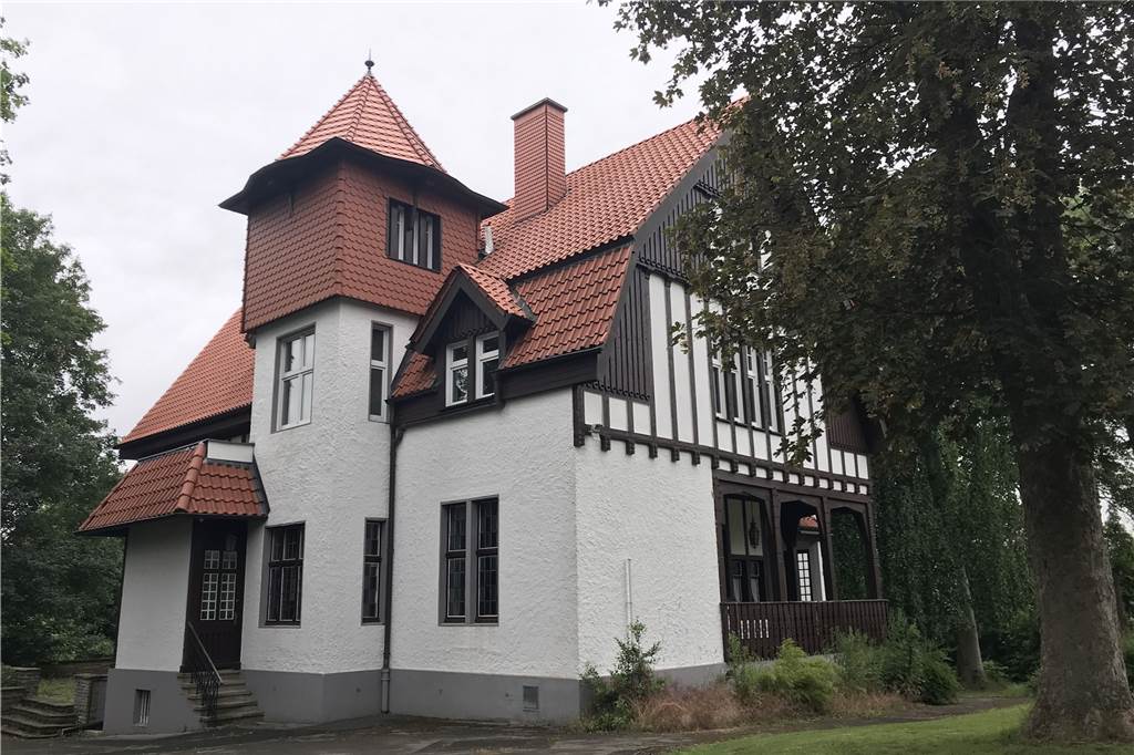 Müssen markante Villen in Cappenberg Doppelhaushälften weichen? Das ist die zweite Villa an der Borker Straße aus Richtung Bork kommend.