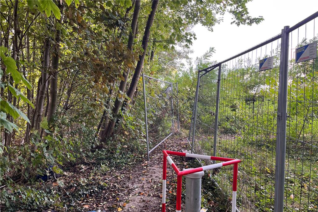 Leerstehendes Castroper Fuhrpark-Gelände wird von Obdachlosen genutzt Lücke im Zaun zum Fuhrparkgelände