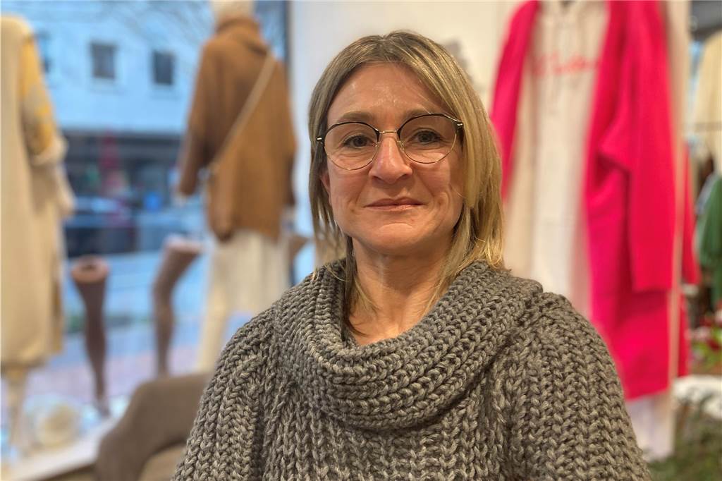 Straße zum Markt wird für Umbau gesperrt: Einzelhändler haben Kritik "Das ist wieder typisch Castrop“, sagt Simone Hendrich von "Strumpf & mehr" über die Straßensperrung.