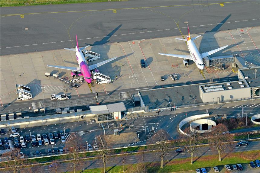 Flughafen will Zwei-Millionen-Marke wieder knacken Das Jahr 2017 am Flughafen war besser als das Jahr 2016. Ob zwei Millionen Passagiere hier abflogen und landeten, bleibt abzuwarten.