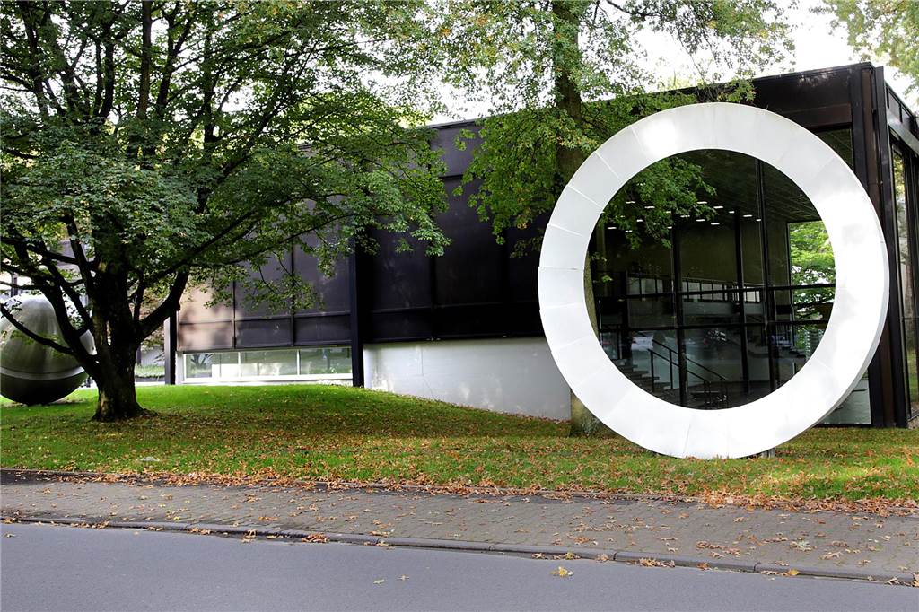 Mammut aus Haltern: Schädel im Museum ist mindestens 40.000 Jahre alt Das Josef Albers Museum Bottrop (Quadrat) zeigt hauptsächlich moderne Kunst.