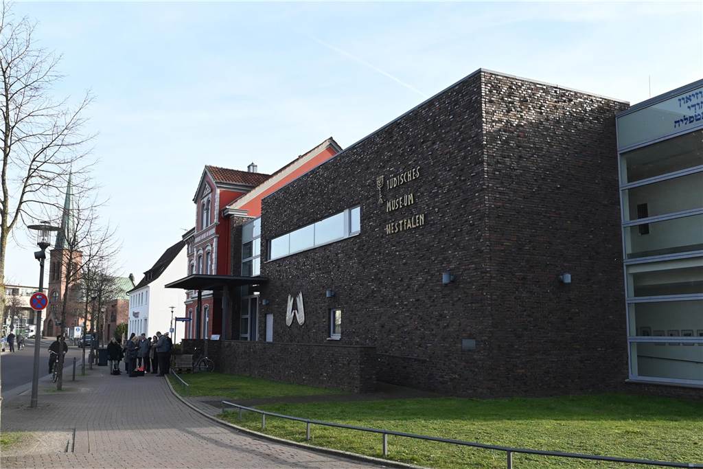 Das Jüdische Museum ist direkt schräg gegenüber.