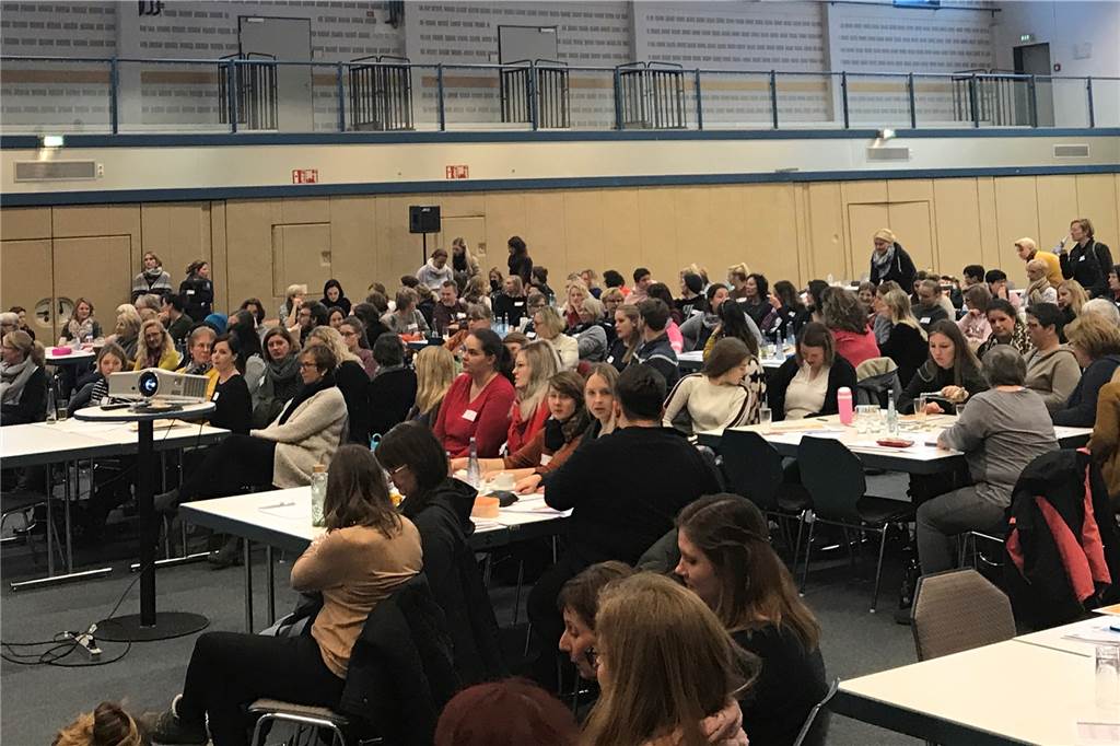 Wenn Doktorspiele zu weit gehen: Jugendamt organisiert Präventionstag für Erzieherinnen Das Jugendamt hatte alle Erzieherinnen der Halterner Kitas zu einer Fachtagung in die Seestadthalle eingeladen. Mehr als 230 Erzieherinnen nahmen teil.