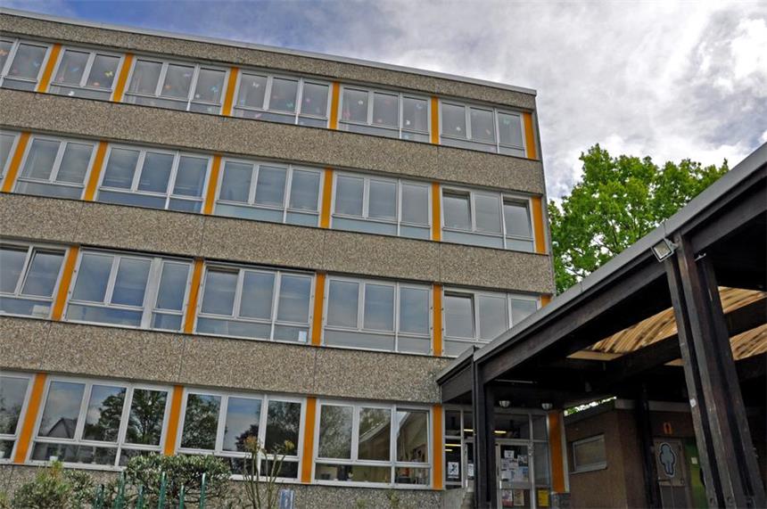 Dilettantischer Einbruch ins Jugendzentrum Juwel Das Jugendzentrum Juwel an der Bahnhofstraße.
