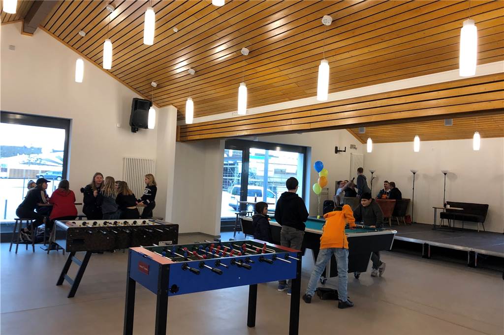 Jugendzentrum Sunshine in Selm feiert Geburtstag - aber nicht allein Das Jugendzentrum Sunshine am Campus in Selm (hier am Tag der Wiedereröffnung nach dem Umbau) ist ein attraktives Begegnungszentrum.