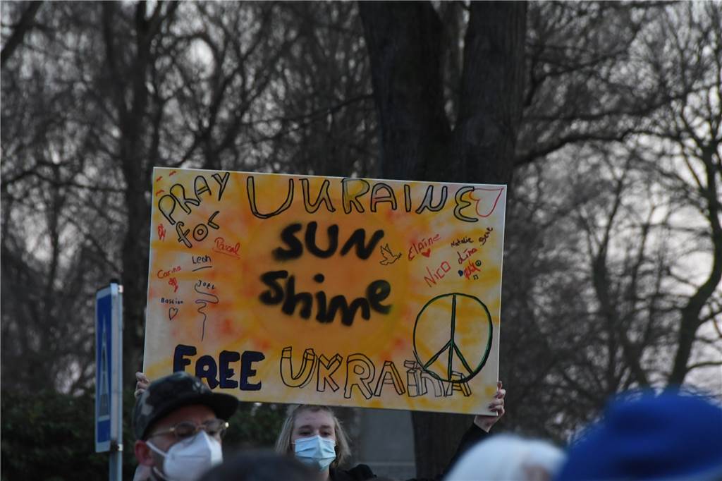 Friedenskundgebung in Selm mit Botschaft an die Ukraine: „Wir denken an Sie“ Das Jugendzentrum Sunshine war mit einer Gruppe vertreten.