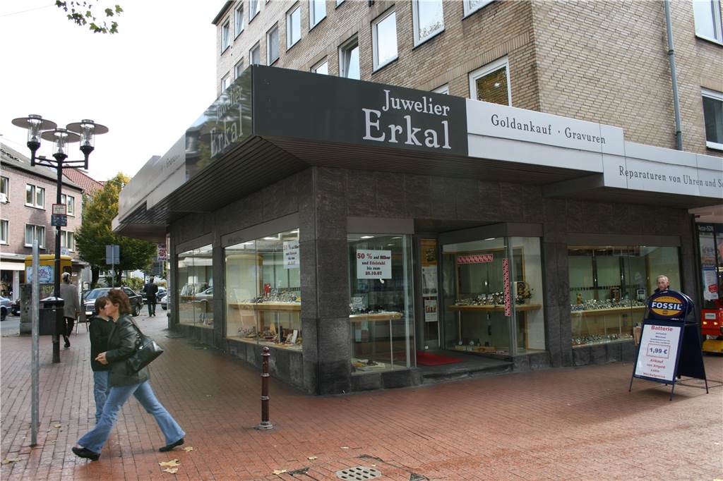 2G in Geschäften: Karsten Hiddemann nennt manche seiner Kunden „unfair“ Das Juweliergeschäft Erkal muss mit weniger Kunden auskommen.