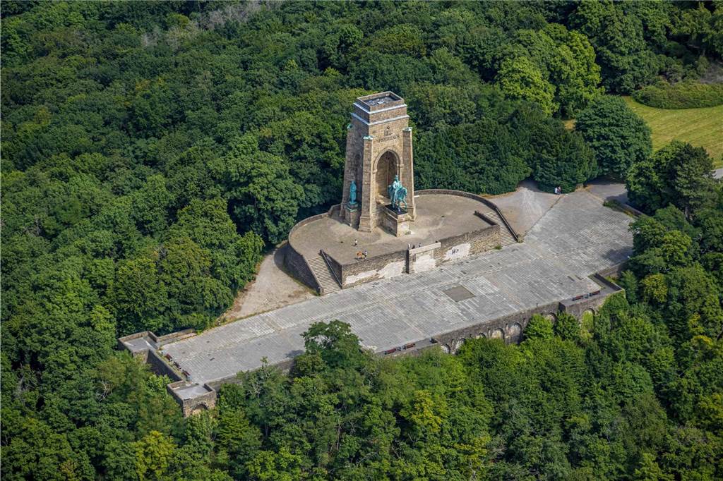 Unsere Top 3: Die besten Familien-Wanderrouten in der Region Das Kaiser-Wilhelm-Denkmal in Dortmund ist für viele ein beliebter Anlaufpunkt.