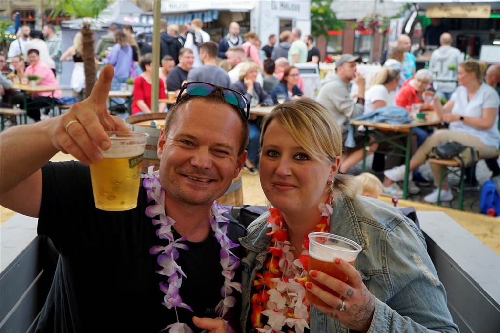 Das kalte Bier durfte für viele "Urlauber" natürlich auch nicht fehlen. Damit lässt sich auch ein kleiner Regenschauer zwischendurch aushalten.