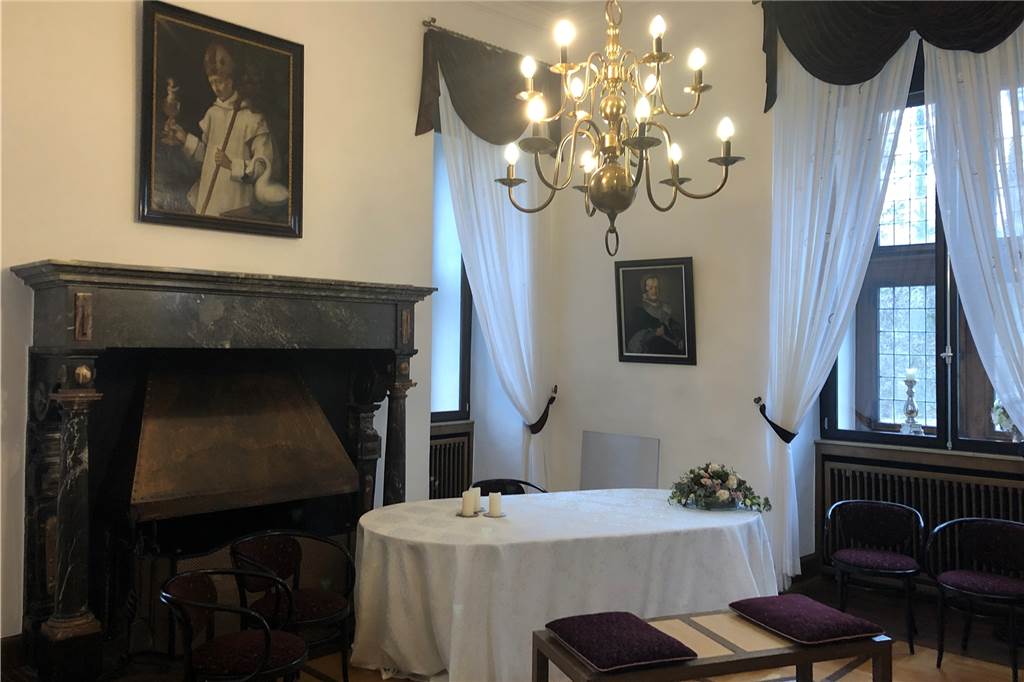 Mit Video: Ein Rundgang durch Schloss Raesfeld - so wohnen Herrschaften Das Kaminzimmer, in dem sich Paare trauen lassen können.