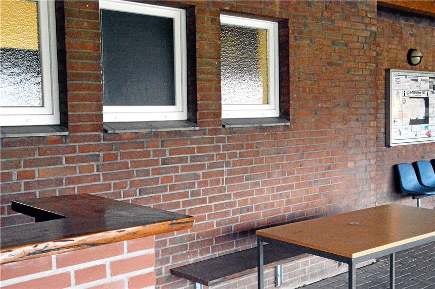 Wieder ein Einbruch beim ETuS-Haltern Das kaputte Fenster hat die Stadt durch eine sogenannte Schaltafel ersetzt.