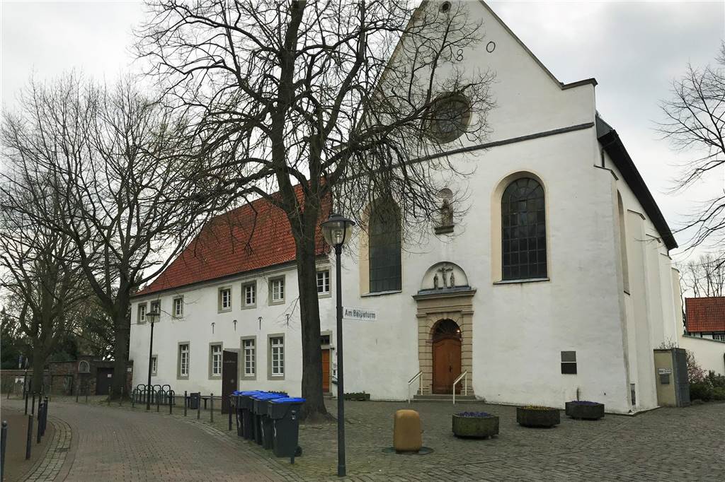 Das Kapuzinerkloster am Rande der Werner Altstadt beherbergt auch heute noch Patres.