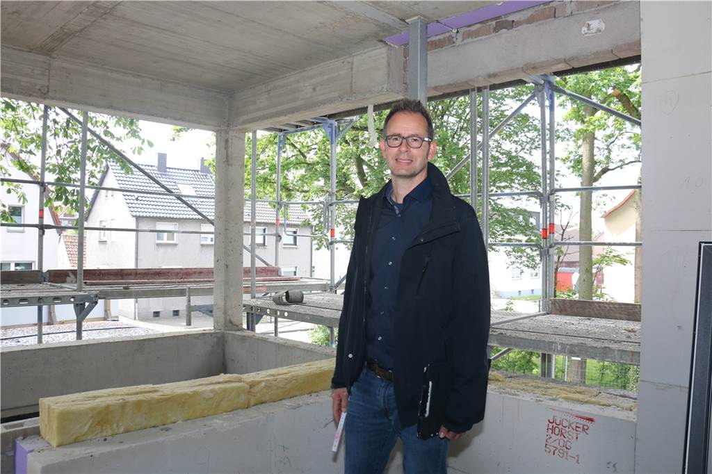 „Riesen-Run“ auf Kastanienquartier: Bewerbung um Wohnungen in Werne weiter möglich Das Kastanienquartier nimmt weiter Formen an. Bauleiter Markus Jücker (49) ist mit dem Fortschritt des Neubaus zufrieden.