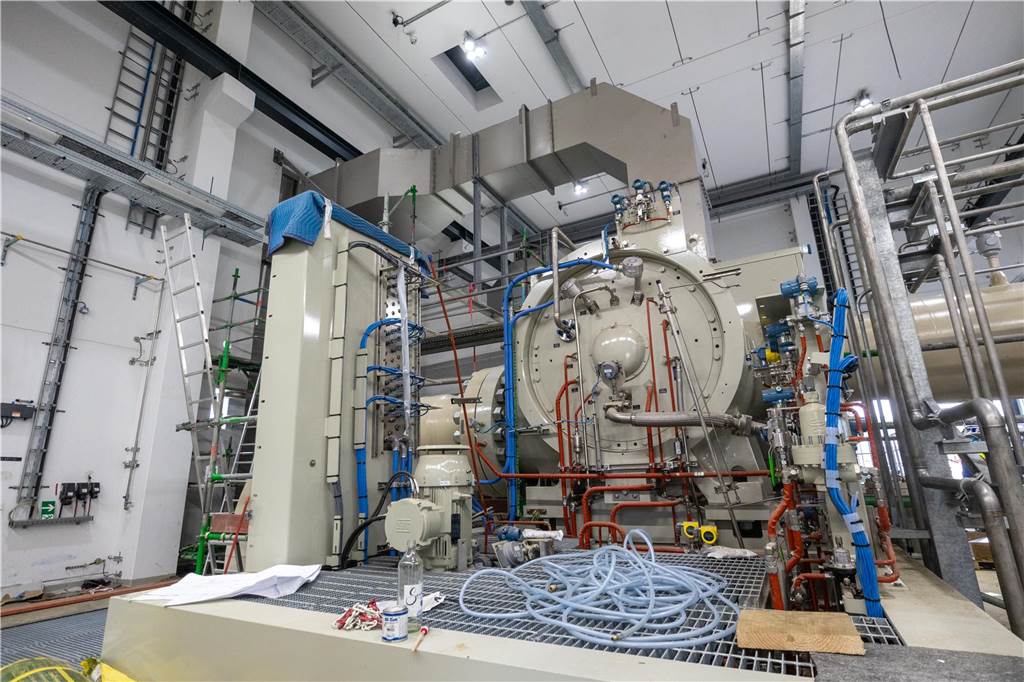 Verdichterstation geht planmäßig in Betrieb: wagen Antworten von der OGE Ein Gasverdichter der Station in Legden.