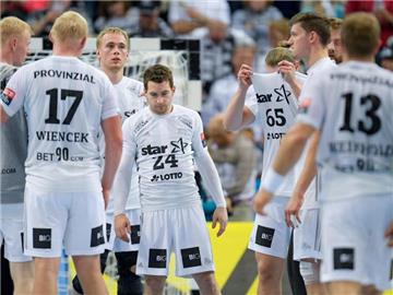 Das Kieler Team ist nach dem 20:20 enttäuscht. Foto: Axel Heimken