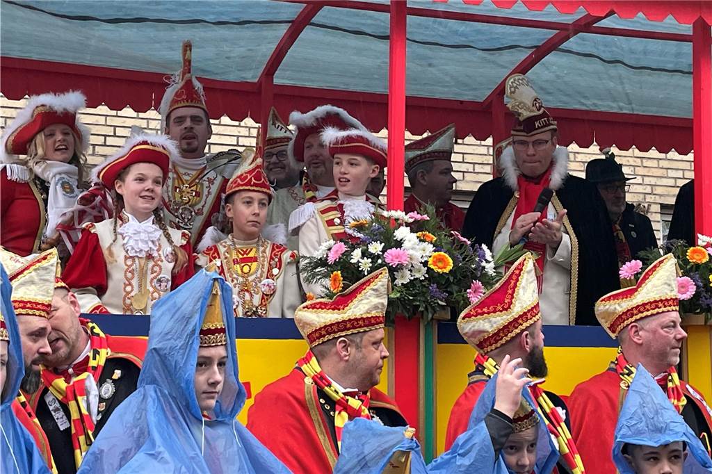 Das Kinderdreigestirn freute sich auf seinen Auftritt bei der Schlüsselübergabe.