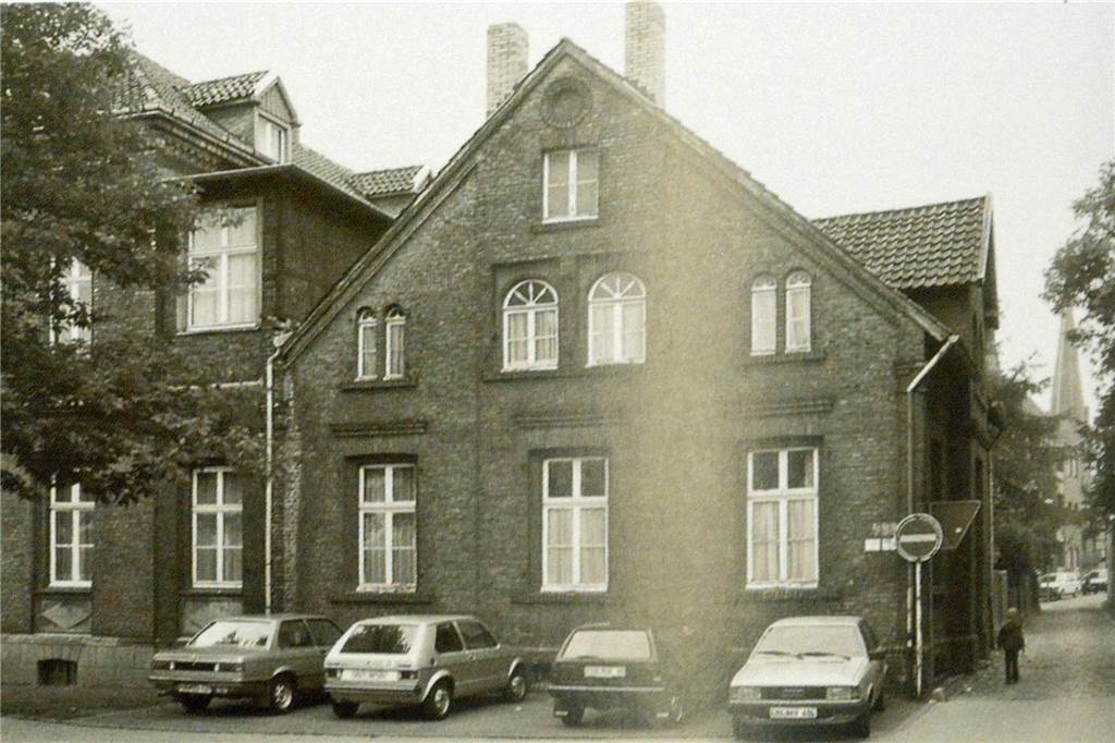 Vom Heilig-Geist-Hospital bis zum Christophorus-Krankenhaus Das Kinderheim St. Josef am ehemaligen Schüttenwall war mal ein Krankenhaus. Inzwischen befindet sich auf dem Gelände an der Straße „Auf dem Berg“ der Kindergarten St. Josef.