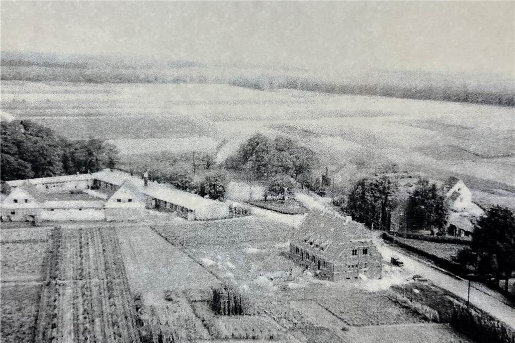 Heimatforscher zum Luftschutzbunker: Historie beginnt lange vor dem Krieg Das Kinderheim wurde damals ganz in der Nähe des Ehrenmals (Bildmitte) in Hullern gebaut.