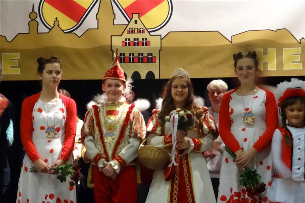 Mit Fotostrecke: Närrische Herrscher: Marco II. und Saskia I. sind das neue Stadtprinzenpaar Das Kinderprinzenpaar sind Niklas I. Schleufe und Kiara Sophia I. Rutkowski.