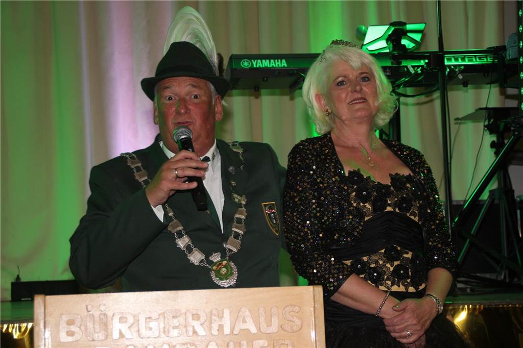 Das Königspaar am Rednerpult