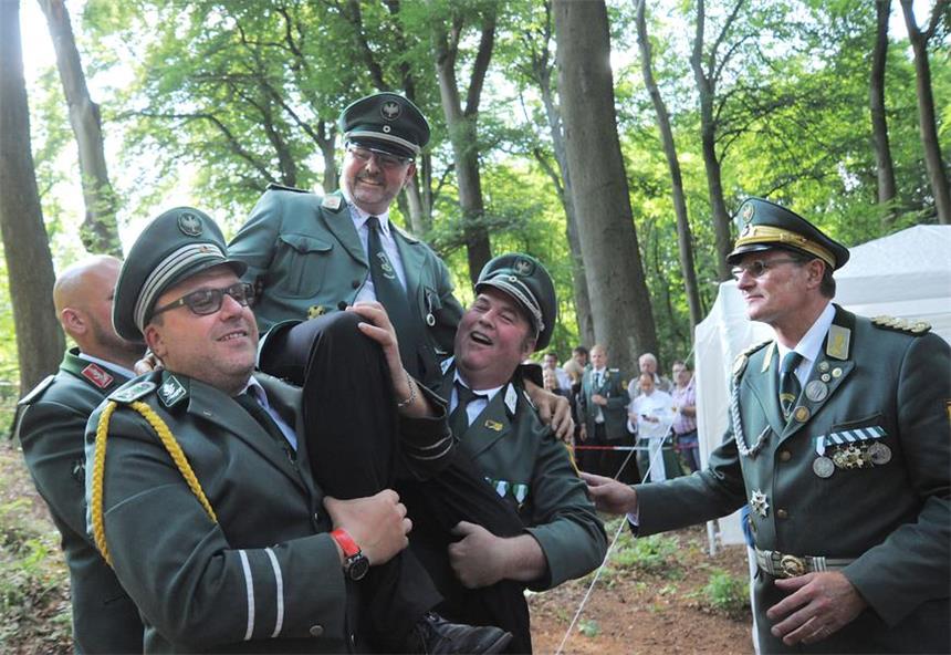 Das Königsschiessen der Schützen-Bürgerwehr-Freiheit-Westhofen gewann Matthias I (Rohde). Nun wird er mit seiner Frau Veronika I. die Schützen regieren.