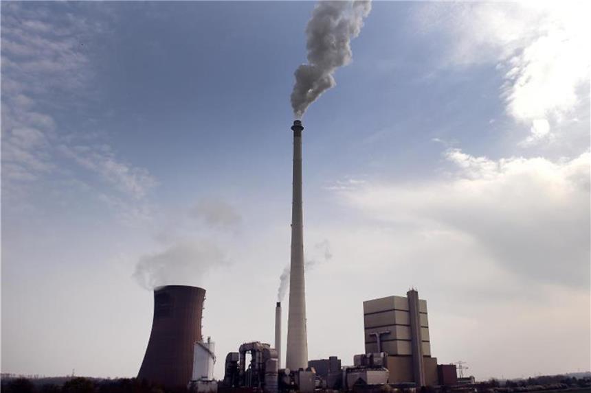Teure Kohlekraftwerks-Reserve ungenutzt Das Kohlekraftwerk Buschhaus, aufgenommen nahe Schöningen bei Helmstedt. Foto: Holger Hollemann/Illustration