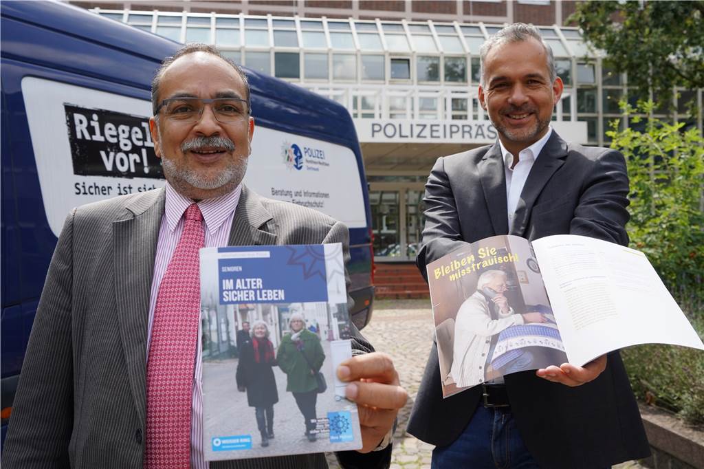 Das Kommissariat für Kriminalprävention und Opferschutz berät neuerdings auch digital zu den derzeit beliebten Betrugsversuchen per Telefon. Ansprechpartner sind Indra Naskar (l.) und Markus Schettke.