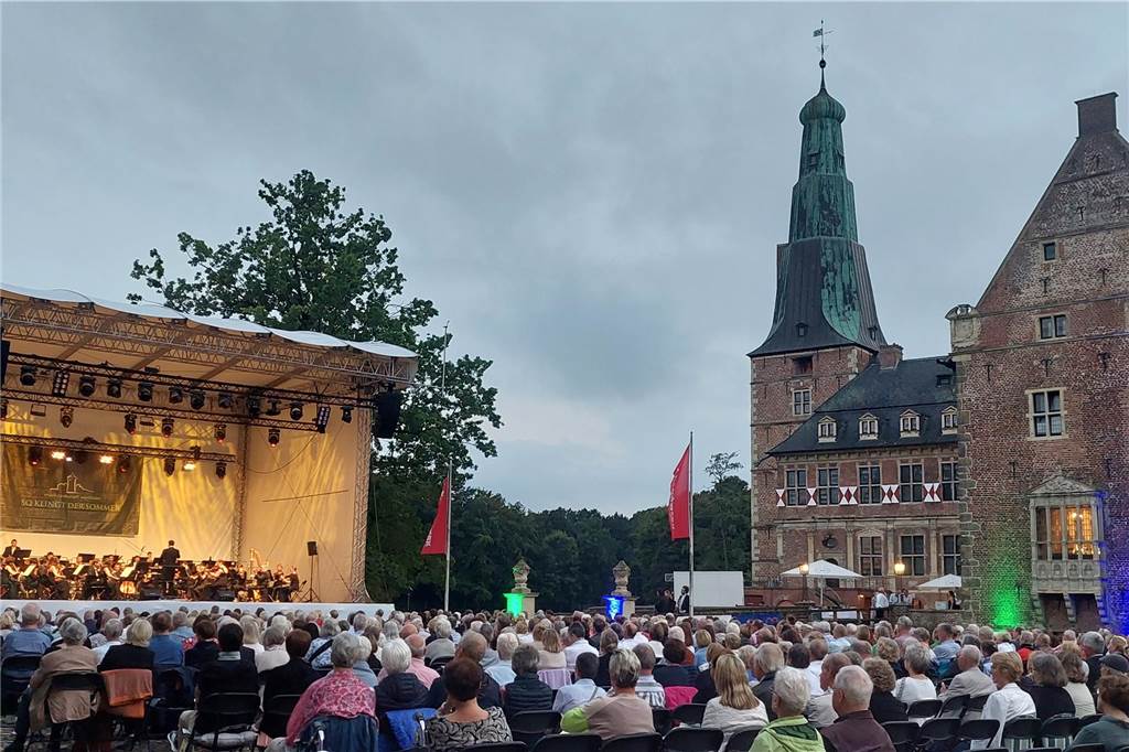 Höhner begeisterten bei Konzert am Raesfelder Schloss Das Konzert wurde von den Besuchern sehr gut angenommen.