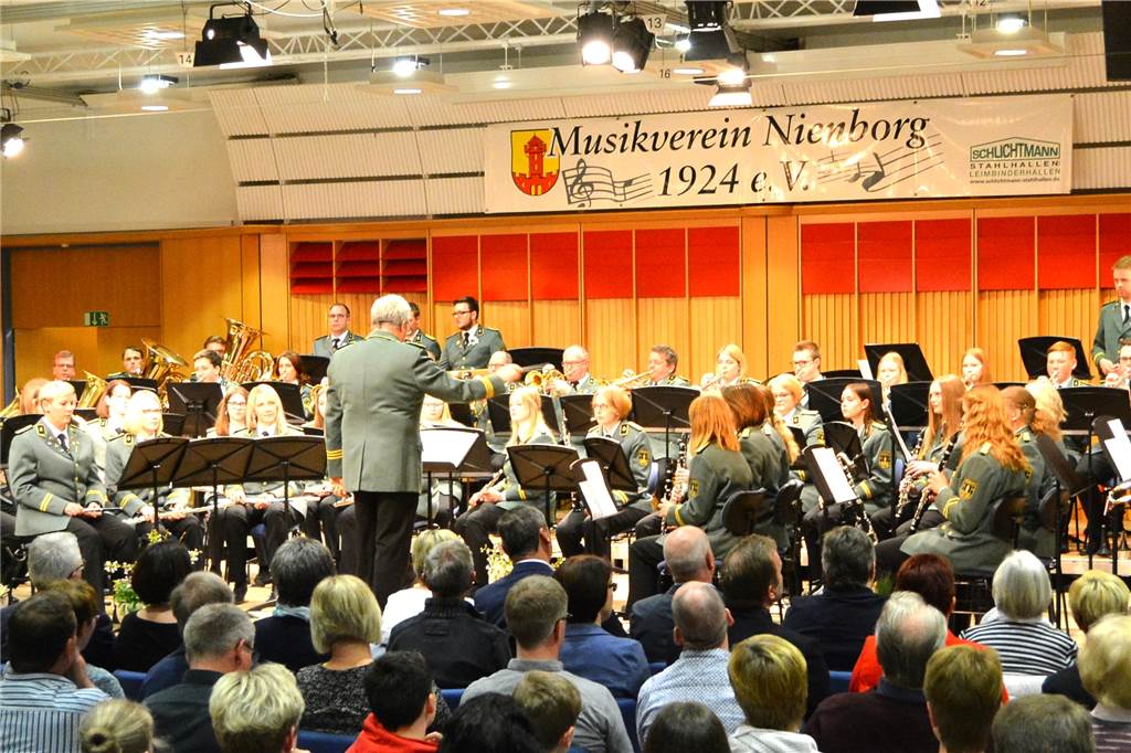Wegen Corona: Frühjahrskonzert des Musikvereins fällt ins Wasser Das Konzert zieht (Foto aus 2019) immer viele Zuhörer an. Zuvor haben die Musiker monatelang intensiv geprobt.