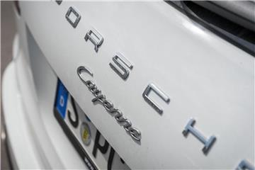 Das Kraftfahrtbundesamt hat einen Rückruf von 60 000 Porsche-Fahrzeugen angeordnet. Dazu gehört auch die Modellreihe Porsche Cayenne. Foto: Daniel Maurer
