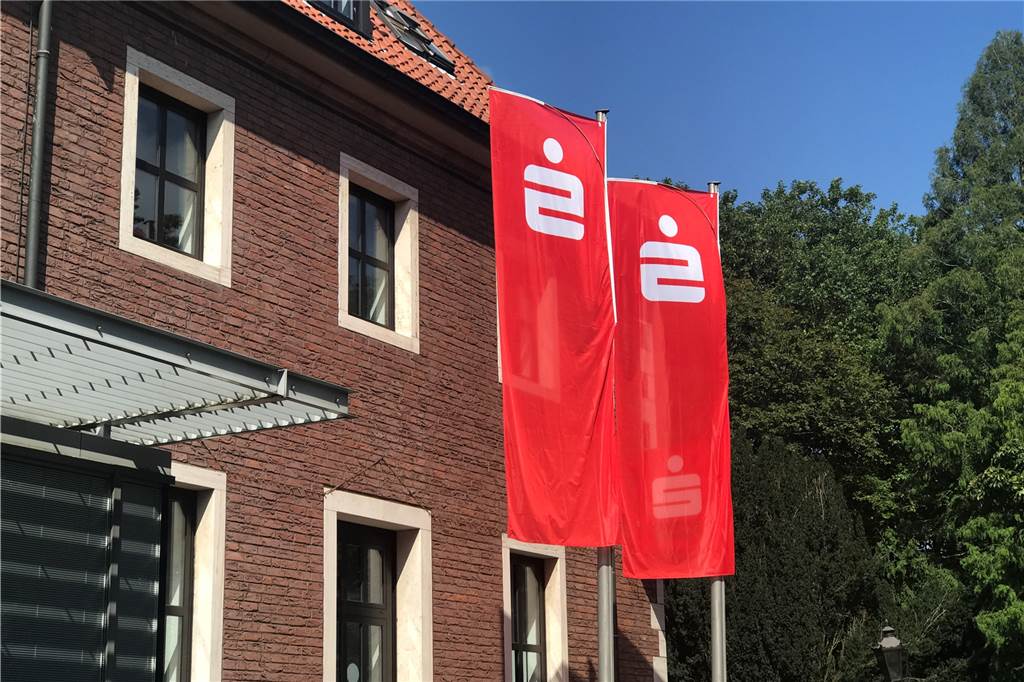 Sparkassenkunden investieren verstärkt in nachhaltige Unternehmen Das Kreditgeschäft hat sich bei der Stadtsparkasse in 2021 positiv entwickelt.