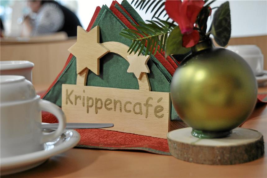 Szenen aus dem Kirchhellener Krippencafé Das Krippencafé der Gemeinde St. Johannes in Kirchhellen zog am ersten Tag schon viele Besucher an.