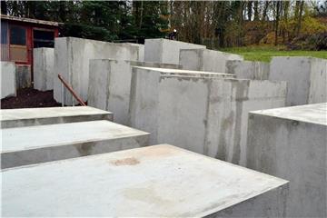 Das Künstlerkollektiv hat in Bornhagen eine Nachbildung des Berliner Holocaust-Mahnmals aufgebaut. Foto: WichmannTV