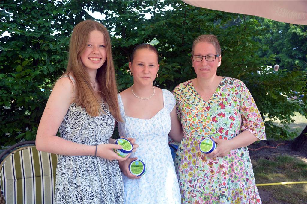 Von Happy Noaber bis Curry-Club-Sandwich: Viele Leckerbissen bei Grillevent Das Team Buers Havel's "KUHles Pöttken"