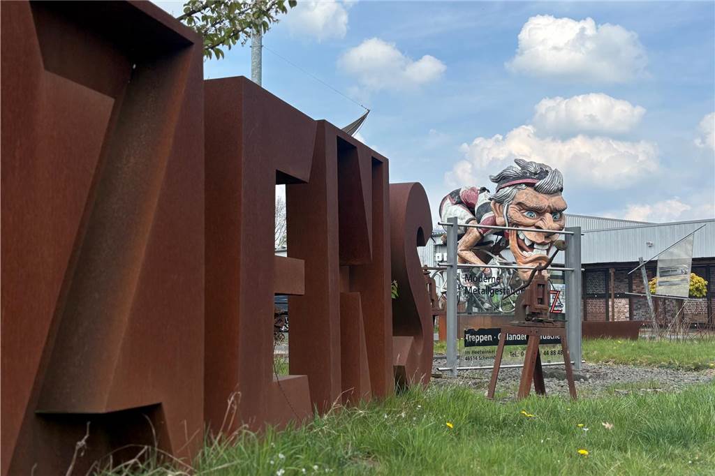 2Zens schließt Ladenlokal: „Eigentlich war der Laden eine Notlösung“ Ladenlokal 2Zens im Schermbecker Heetwinkel mit Zens-Schild und Fahrradfigur