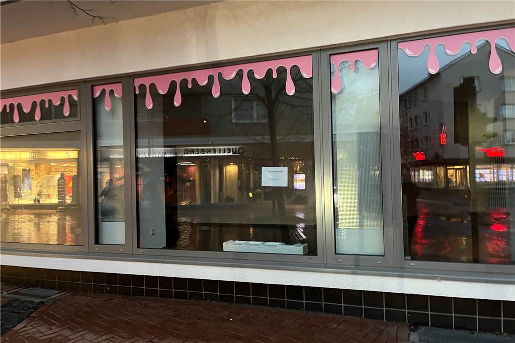 Weitere Ladenschließung: Keine gefüllten Donuts mehr in der Altstadt Leeres Ladenlokal in der Castroper Altstadt