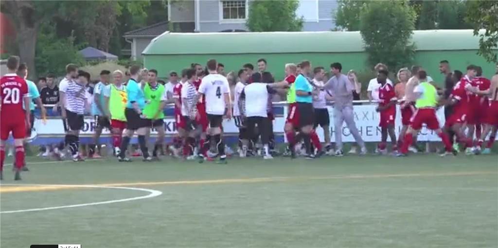 Nach Schlägerei zwischen Brackel und Wickede: Eine Sperre steht fest - drei Verfahren beantragt Das Landesliga-Derby zwischen Brackel 06 und Westfalia Wickede endete in einem Eklat. Nun steht die erste Sperre für einen Spieler fest - drei weitere könnten noch länger gesperrt werden.