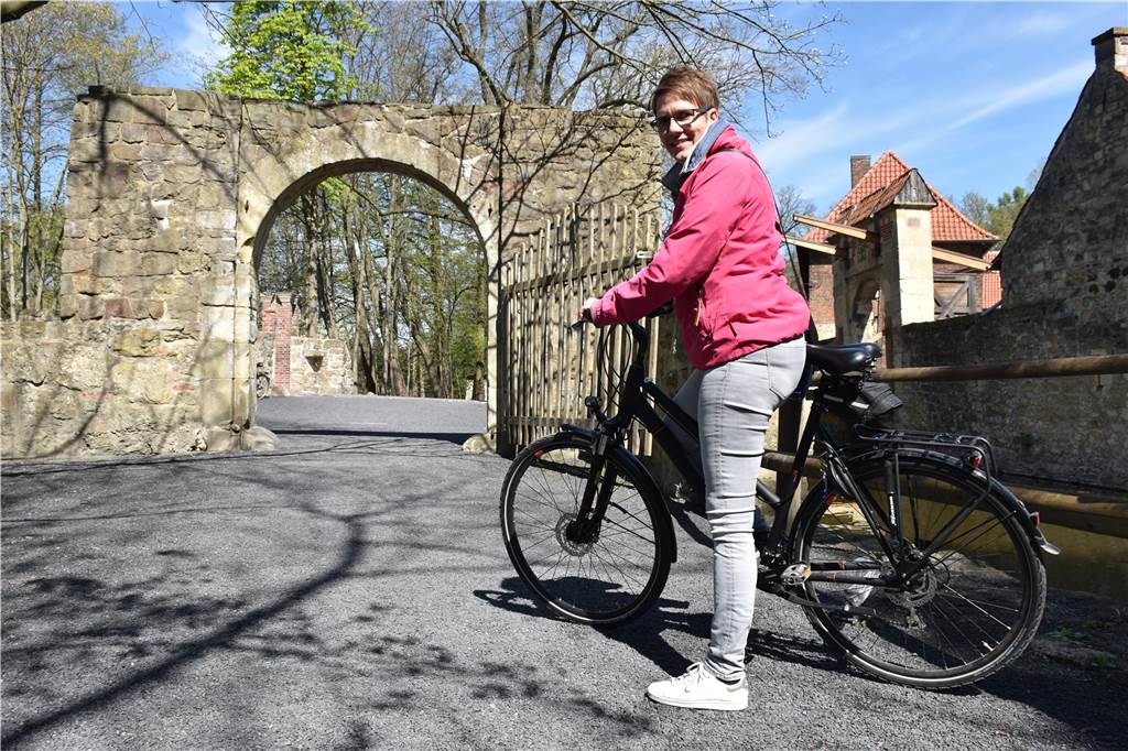 Sabine Schäfer (FDP) will als einzige Frau im Kreis Coesfeld II in den Landtag Das Lieblingsfortbewegungsmittel von Sabine Schäfer ist das Motorrad. In der Stadt darf es aber auch gern mal das Rad sein.