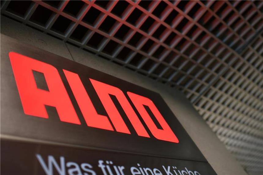 Produktion beim insolventen Küchenbauer Alno ruht Das Logo ALNO steht im Schauraum. Foto: Felix Kästle/Archiv
