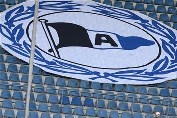 Das Logo der Bielefelder ist auf der Tribüne zu sehen. Foto: Friso Gentsch/Archiv