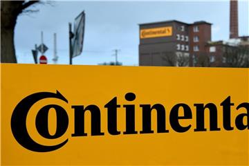 Das Logo der Continental AG: Der Automobilzulieferer will sich eine neue Struktur verpassen. Foto: Holger Hollemann