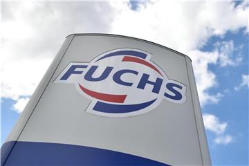 Das Logo des Schmierstoffspezialisten Fuchs Petrolub. Foto: Uwe Anspach/Archiv