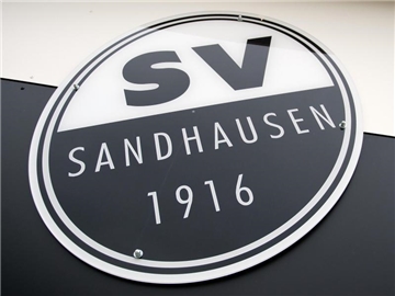 Das Logo des SV Sandhausen ist an der Geschäftsstelle zu sehen. Foto: Daniel Naupold