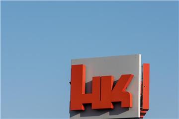 Das Logo des Waffenherstellers Heckler & Koch in Oberndorf (Baden-Württemberg). Foto: Patrick Seeger