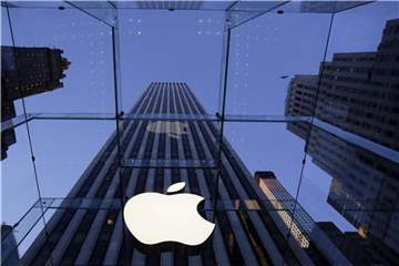 Das Logo in der Fith Avenue in New York. Foto: Mark Lennihan/AP