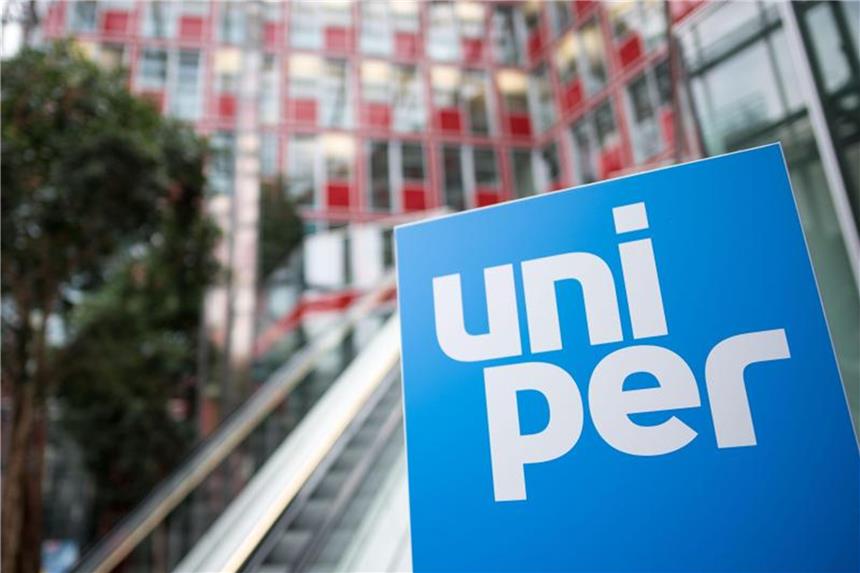Bei der Uniper-Hauptversammlung kommt es auf Eon an Das Logo von Uniper steht in der Zentrale des Energiekonzerns. Foto: Marius Becker/Archiv