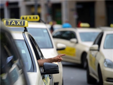 Das Los eines Taxifahrers ist oft schwer. Der Job ist sehr stressig und dazu schlecht bezahlt. Foto: Andreas Arnold