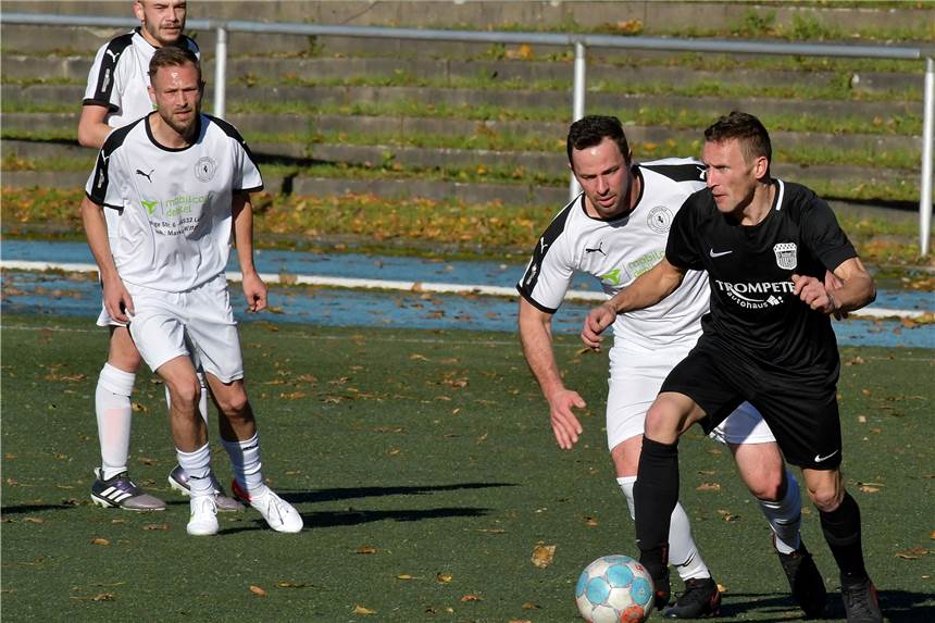 Ein Spielertrainer wird zum Torschützen, weil der Schiedsrichter ihn nicht vom Platz ließ Das Lüner Lokalduell zwischen dem BV Brambauer und Westfalia Wethmar endete mit einem 1:1-Unentschieden.